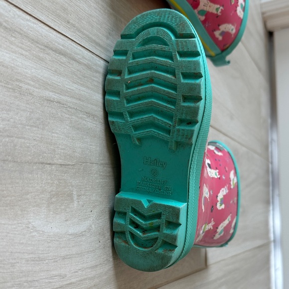 Hatley Girl”s Pink Llama Clastic Rain Boots with Teal Trim - Picture 5 of 15